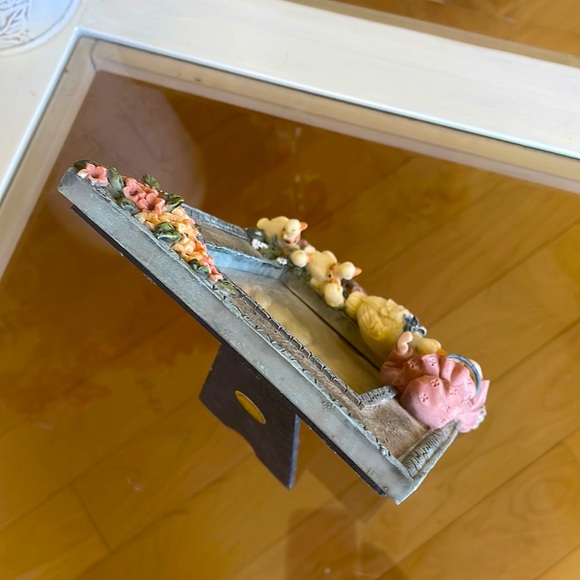 A Set of Two Vantage Collection Photo Frames, 5x7” and 3.5x5” - Picture 9 of 11